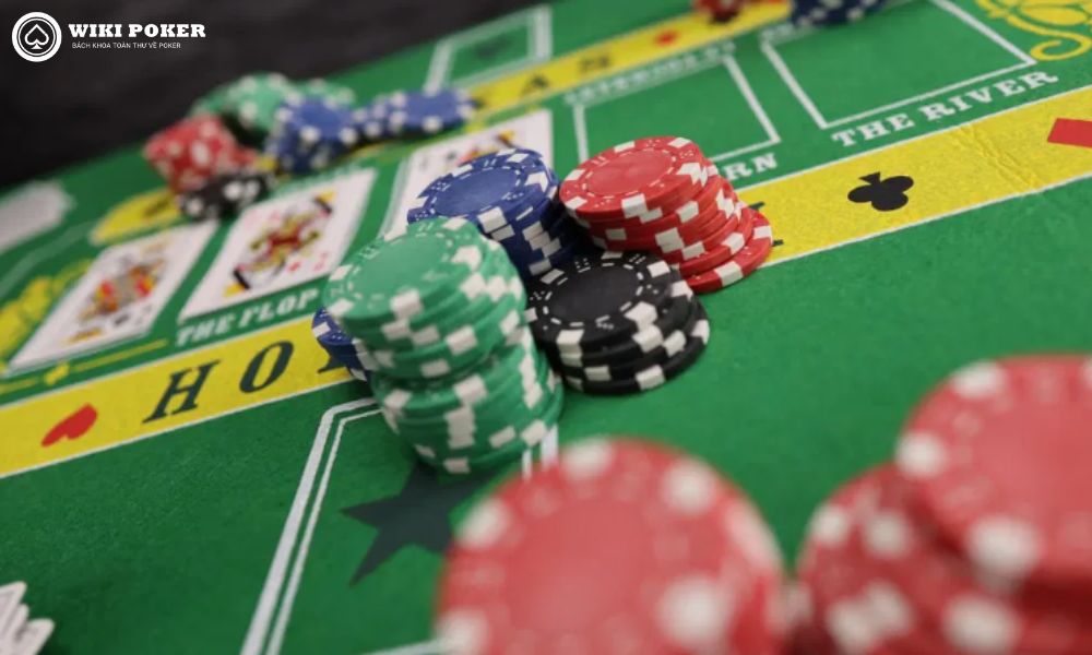 Hãy tìm hiểu kỹ luật chơi poker, thuật ngữ trước khi lên sòng