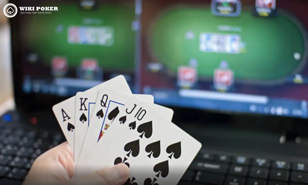 Có rất nhiều lợi ích khi chơi poker online