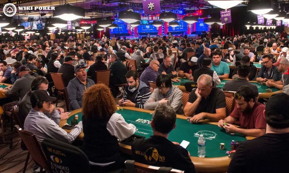 Áp dụng chiến lược đăng ký muộn trong giải đấu poker nhiều bàn
